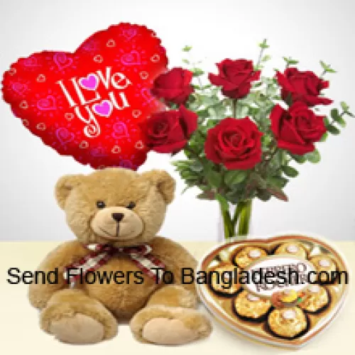 6 rote Rosen mit etwas Farn in einer Glasvase, ein niedlicher 14 Zoll großer brauner Teddybär, 8 Stück herzförmige Ferrero Rocher und ein "Ich liebe dich" Luftballon