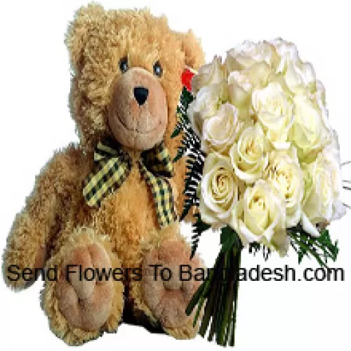 Grupo de 18 rosas brancas com recheios sazonais junto com um fofo urso de pelúcia marrom de 14 polegadas de altura