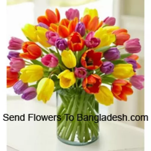 Tulipanes de colores mixtos en un jarrón de vidrio - Tenga en cuenta que en caso de no disponibilidad de ciertas flores de temporada, las mismas serán sustituidas por otras flores de igual valor
