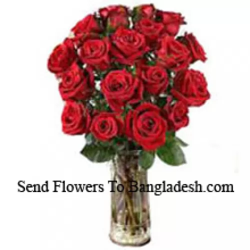 18 Rosas Vermelhas com Algumas Samambaias em um Vaso