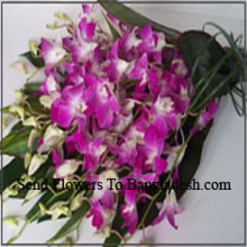 Букет орхидей с сезонными наполнителями